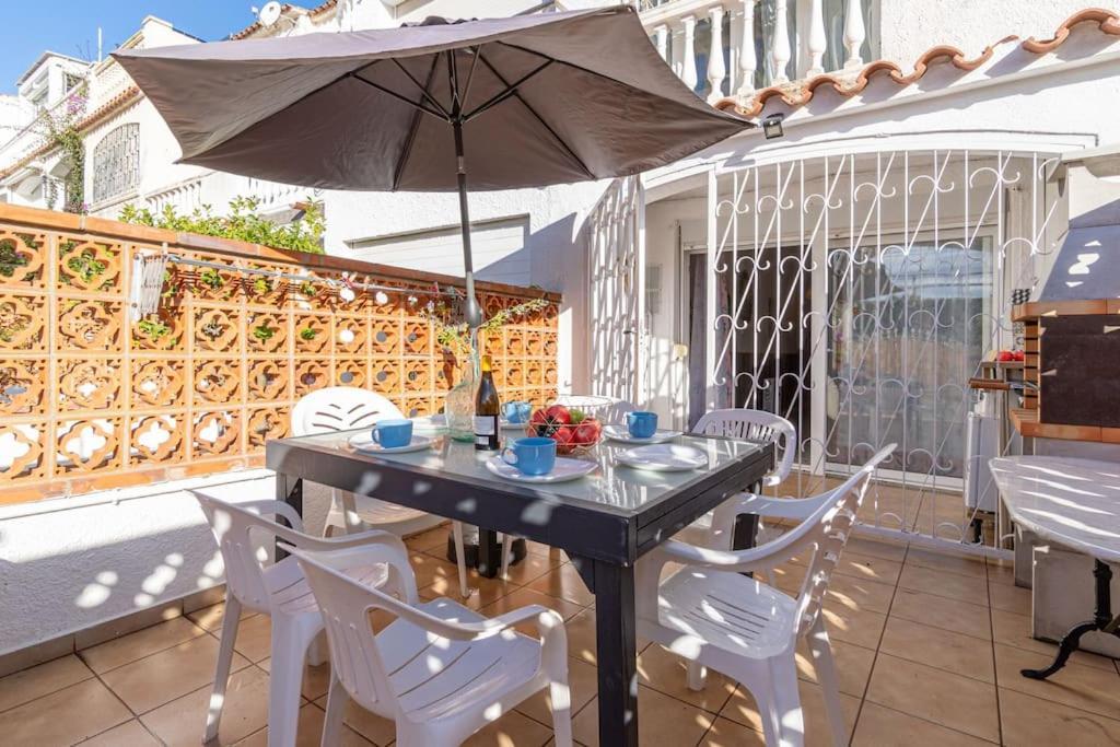 A16-Casa Con Barbacoa En La Playa Villa Empuriabrava Buitenkant foto