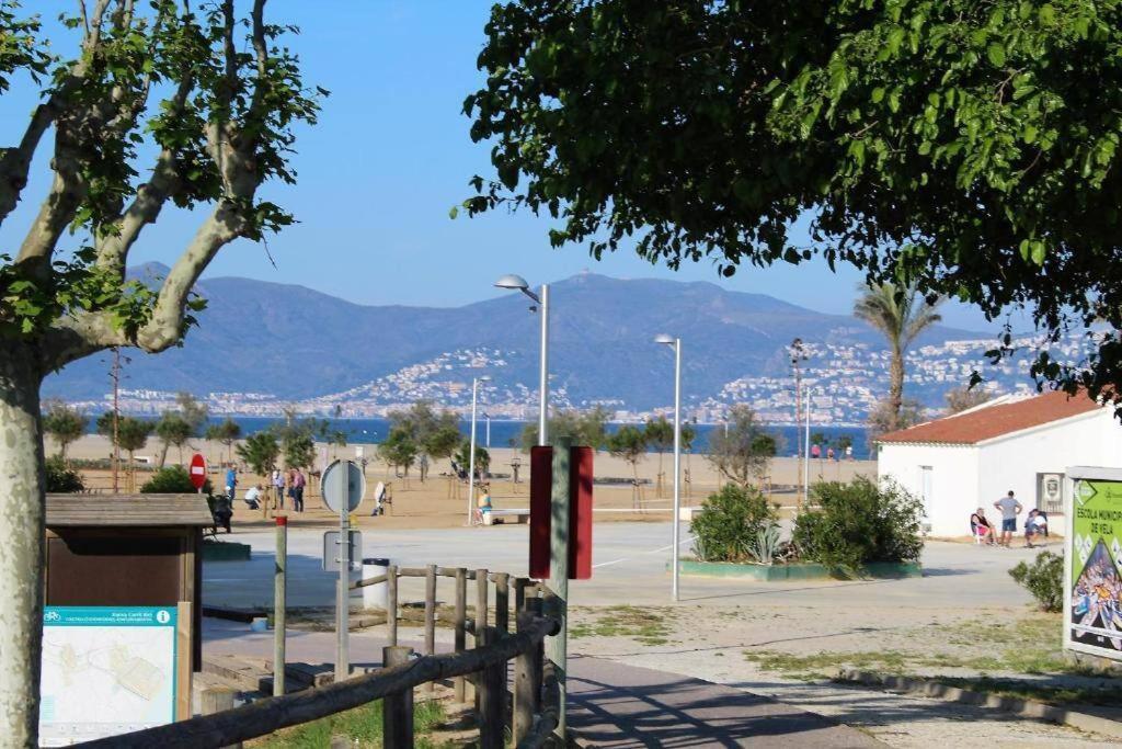 A16-Casa Con Barbacoa En La Playa Villa Empuriabrava Buitenkant foto